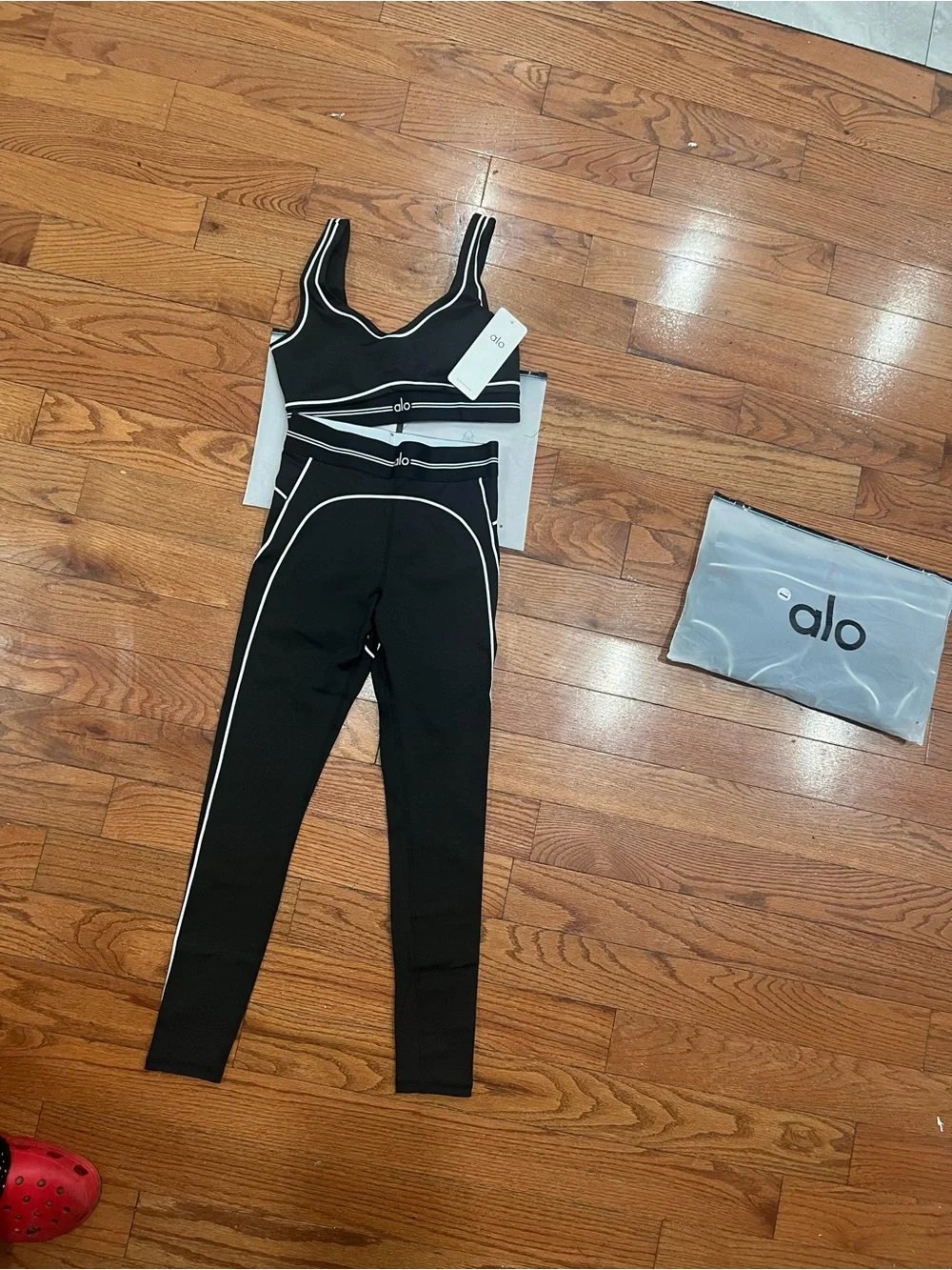 ALO Yoga Black Legging & Crop Set with White Contrast Piping